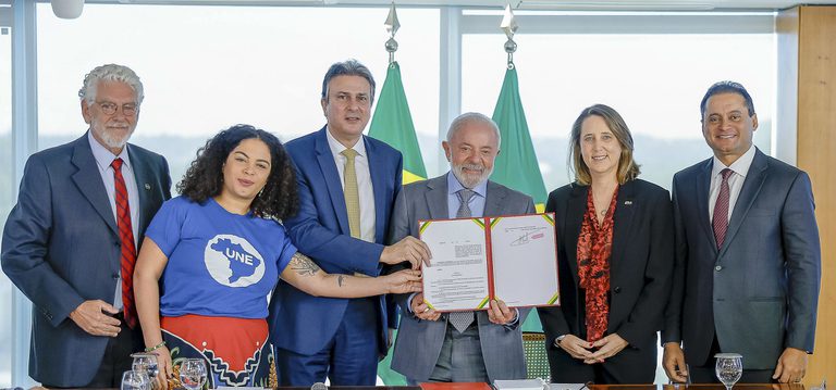 Decreto institui a Nova Política de EaD com foco na qualidade do ensino Decreto institui a Nova Política de EaD com foco na qualidade do ensino