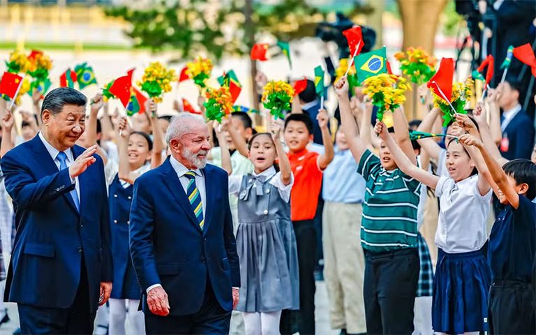 Assista à entrevista de Lula sobre o saldo da visita à China, a luta pela paz e outros temas de interesse do Brasil e do mundo Assista à entrevista de Lula sobre o saldo da visita à China, a luta pela paz e outros temas de interesse do Brasil e do mundo