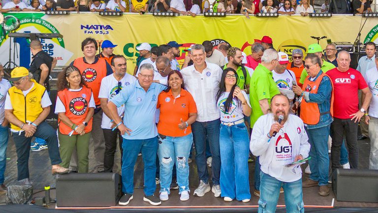 Ministro celebra centenário do 1º de Maio e reforça compromisso do governo com a classe trabalhadora Ministro celebra centenário do 1º de Maio e reforça compromisso do governo com a classe trabalhadora