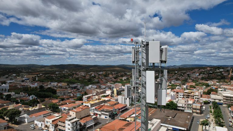 BNDES atinge marca de R$ 2 bilhões em crédito aprovado com recursos do Fust BNDES atinge marca de R$ 2 bilhões em crédito aprovado com recursos do Fust