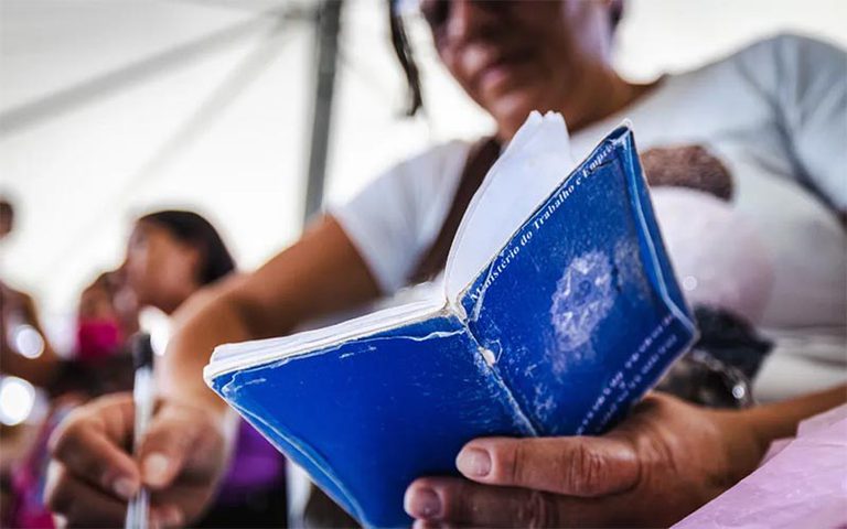 Brasil cria 257 mil novas vagas, tem o melhor abril da história e recorde de empregos com carteira Brasil cria 257 mil novas vagas, tem o melhor abril da história e recorde de empregos com carteira