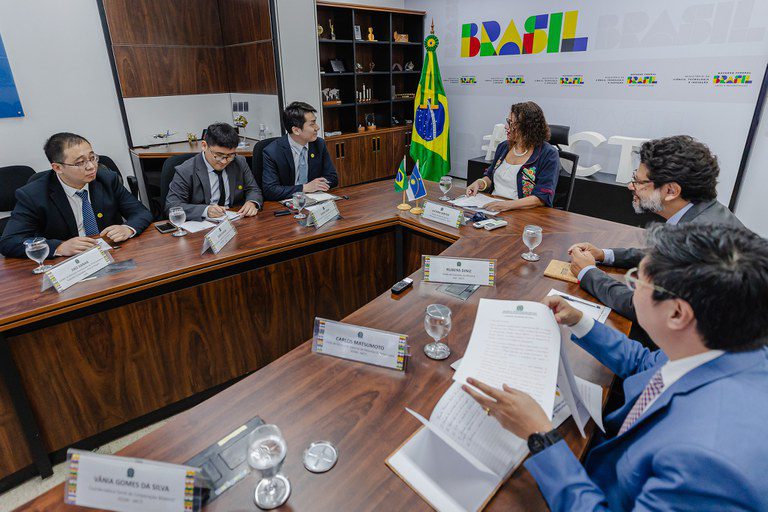 Brasil e China avançam parceria em radiofármacos com foco em inovação e saúde pública Brasil e China avançam parceria em radiofármacos com foco em inovação e saúde pública