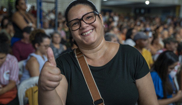 Caravana das Periferias autoriza início de obras e faz entrega de títulos de regularização fundiária Caravana das Periferias autoriza início de obras e faz entrega de títulos de regularização fundiária
