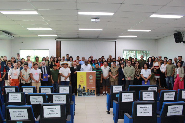 Yanomami e Ye’kwana (RR) recebem formação multiprofissional com foco em proteção a infância Yanomami e Ye’kwana (RR) recebem formação multiprofissional com foco em proteção a infância