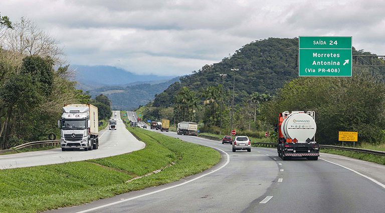 Após crescer 0,3% em março, setor de serviços registra segundo resultado positivo seguido Após crescer 0,3% em março, setor de serviços registra segundo resultado positivo seguido