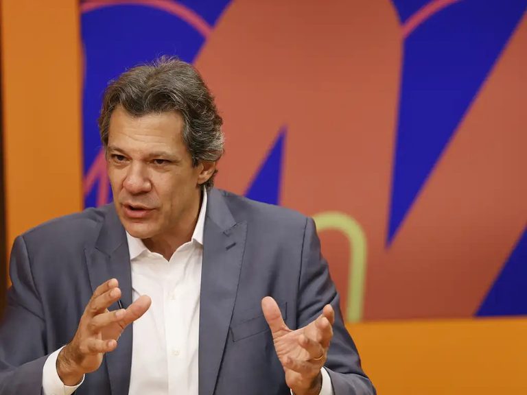 Contas do Governo até abril têm superávit de R$ 74,3 bi, 46% maior que ano passado Contas do Governo até abril têm superávit de R$ 74,3 bi, 46% maior que ano passado