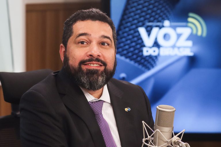 Descontos indevidos do INSS: A Voz do Brasil detalha atendimento presencial dos Correios