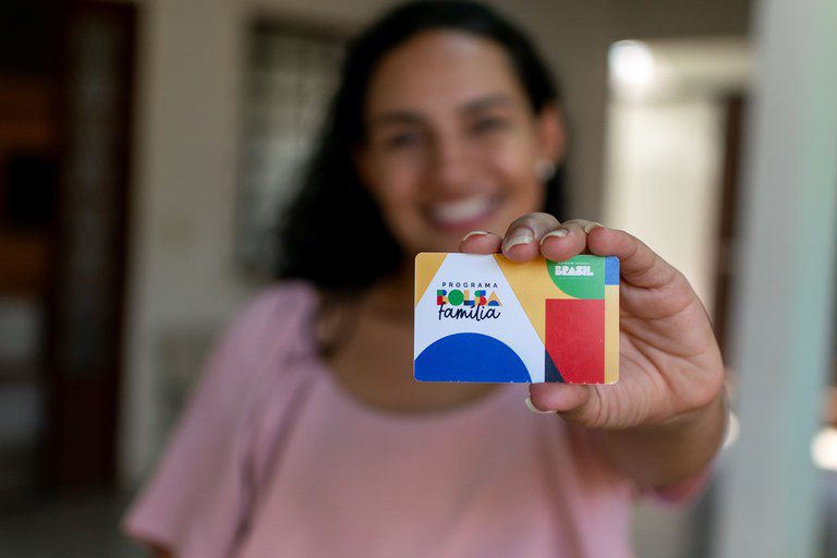 Bolsa Família de maio começa ser pago a mais de 20,46 milhões de famílias Bolsa Família de maio começa ser pago a mais de 20,46 milhões de famílias