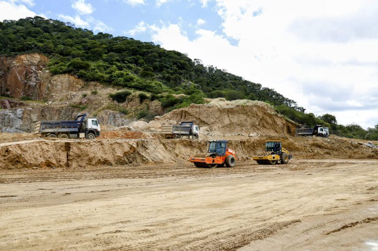Governo acelera obras do Cinturão das Águas do Ceará com reforço de máquinas e trabalhadores Governo acelera obras do Cinturão das Águas do Ceará com reforço de máquinas e trabalhadores