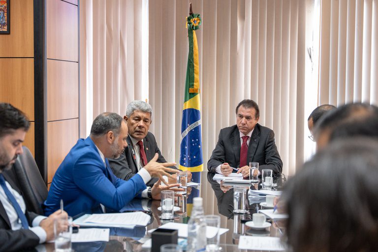 Governos Federal e da Bahia discutem ações para qualificação profissional Governos Federal e da Bahia discutem ações para qualificação profissional