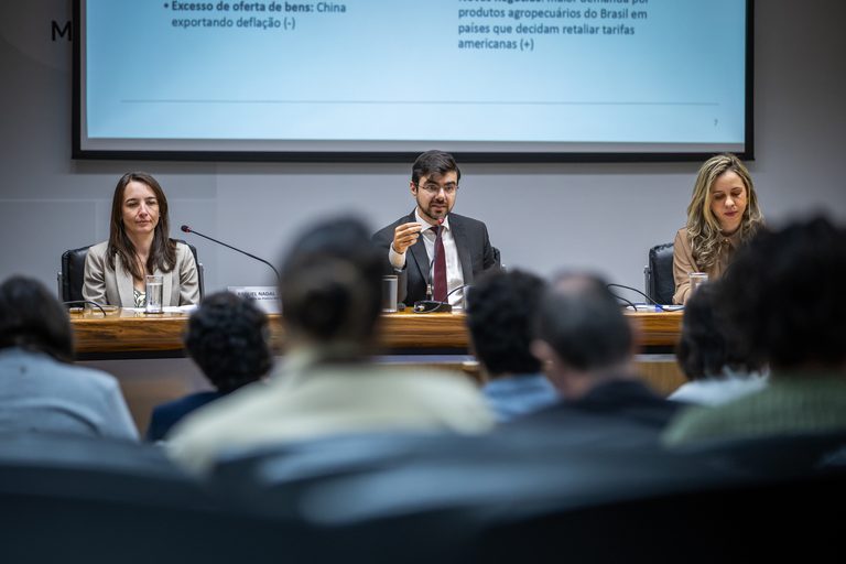 Governo Federal eleva projeção de crescimento do Produto Interno Bruto de 2025 para 2,4% Governo Federal eleva projeção de crescimento do Produto Interno Bruto de 2025 para 2,4%