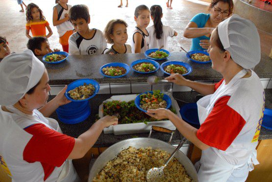 Governo Federal promove formação de merendeiras e nutricionistas da alimentação escolar