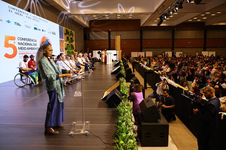 Governo Federal recebe documento com propostas para a política ambiental Governo Federal recebe documento com propostas para a política ambiental