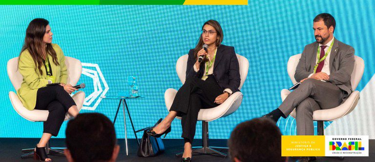 Governo Federal reforça compromisso de proteger usuários de internet e enfrentar ilícitos on-line Governo Federal reforça compromisso de proteger usuários de internet e enfrentar ilícitos on-line