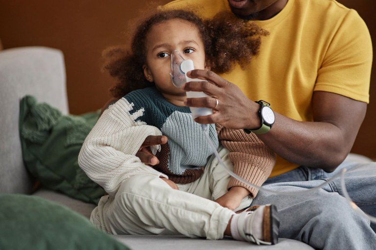 Governo libera R$ 100 milhões para reforçar atendimento a crianças com vírus respiratórios no SUS Governo libera R$ 100 milhões para reforçar atendimento a crianças com vírus respiratórios no SUS
