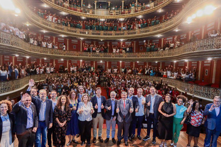 Governo de Pernambuco e prefeitura do Recife aderem ao programa Acredita no Primeiro Passo Governo de Pernambuco e prefeitura do Recife aderem ao programa Acredita no Primeiro Passo