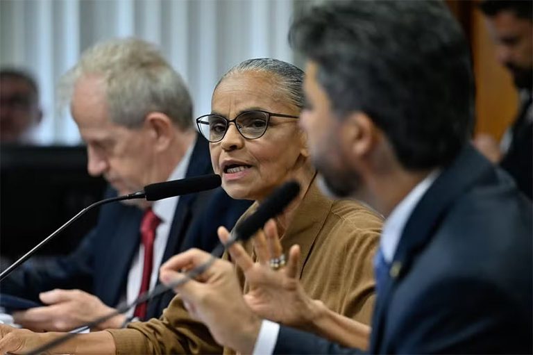 Governo repudia ataques e ofensas de senadores a Marina Silva Governo repudia ataques e ofensas de senadores a Marina Silva