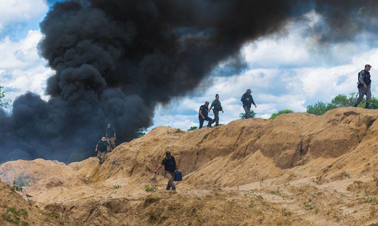 Governo segue ofensiva contra exploração mineral em terra indígena na Amazônia Governo segue ofensiva contra exploração mineral em terra indígena na Amazônia
