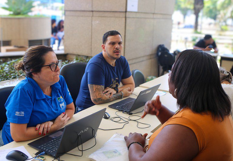 'Semana Nacional do Registro Civil: Registre-se!' vai atender pessoas em situação de rua no RJ 'Semana Nacional do Registro Civil: Registre-se!' vai atender pessoas em situação de rua no RJ