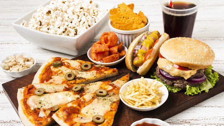 Justiça confirma regra da Anvisa para alimentos com alto teor de açúcar, sal e gordura Justiça confirma regra da Anvisa para alimentos com alto teor de açúcar, sal e gordura
