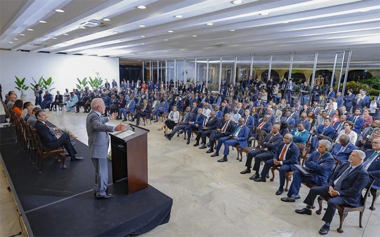 Lula: 'Devemos o que somos, nossa cor, nossa arte, cultura e jeito de ser, ao continente africano' Lula: 'Devemos o que somos, nossa cor, nossa arte, cultura e jeito de ser, ao continente africano'