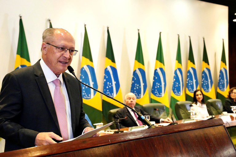 Lula defende multilateralismo e combate ao extremismo em mensagem ao corpo diplomático
