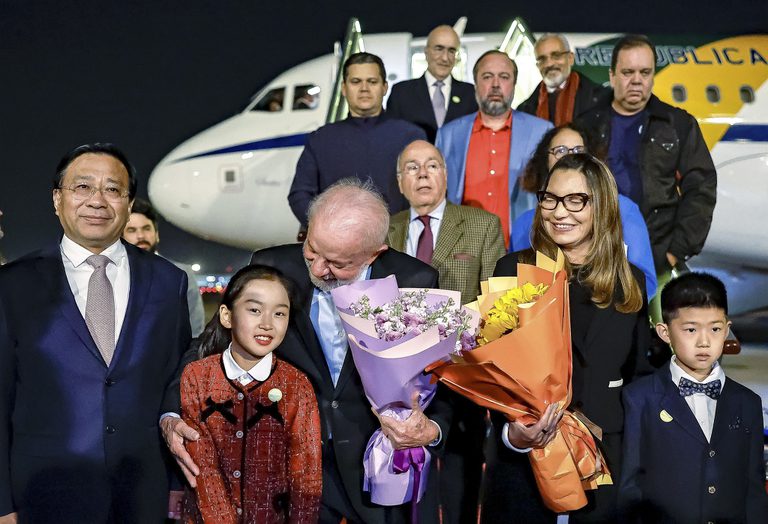 Lula inicia sua quarta visita de Estado à China para fortalecer comércio e política Lula inicia sua quarta visita de Estado à China para fortalecer comércio e política