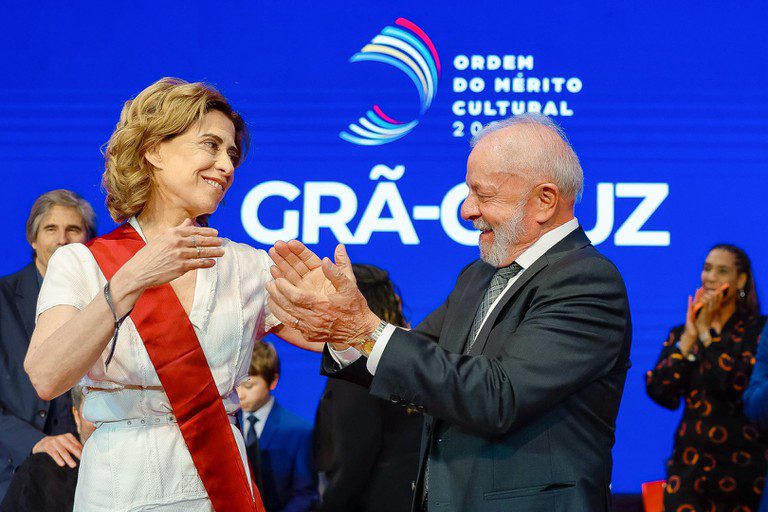 Lula: 'É preciso lembrar sempre da extraordinária contribuição da cultura para a defesa da democracia' Lula: 'É preciso lembrar sempre da extraordinária contribuição da cultura para a defesa da democracia'