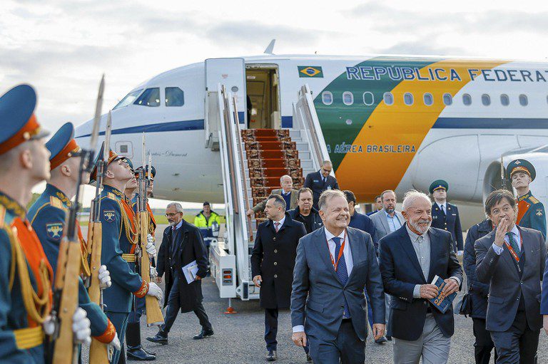 Lula chega em Moscou: 'Vinda à Rússia reafirma compromisso com multilateralismo' Lula chega em Moscou: 'Vinda à Rússia reafirma compromisso com multilateralismo'