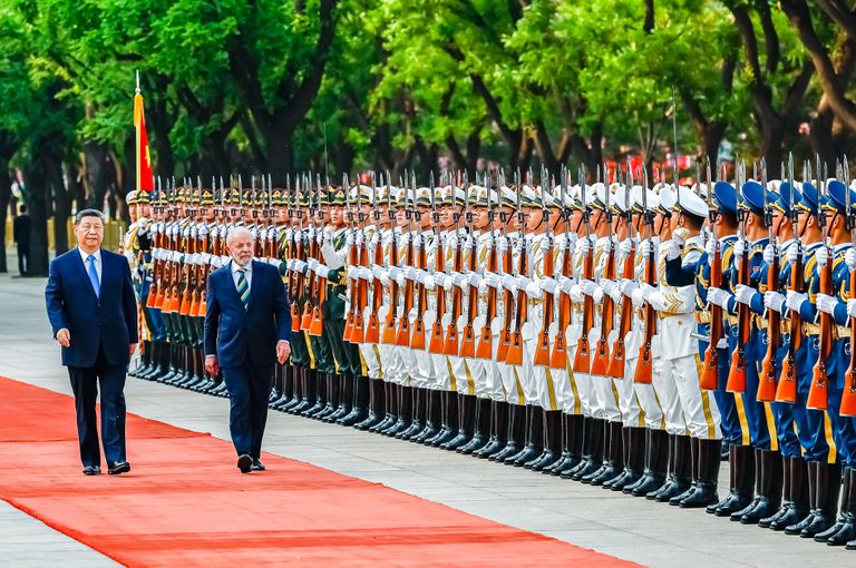Lula reforça papel do Brics e defende multilateralismo e nova governança global em visitas à Rússia e à China Lula reforça papel do Brics e defende multilateralismo e nova governança global em visitas à Rússia e à China