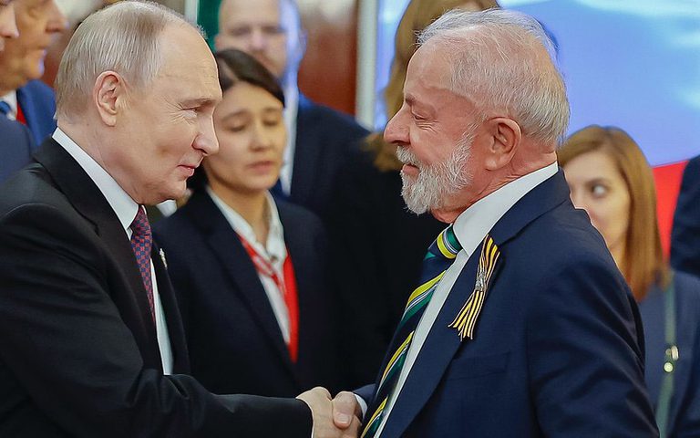 Lula telefona para Putin e reforça defesa por diálogo com a Ucrânia em busca de paz