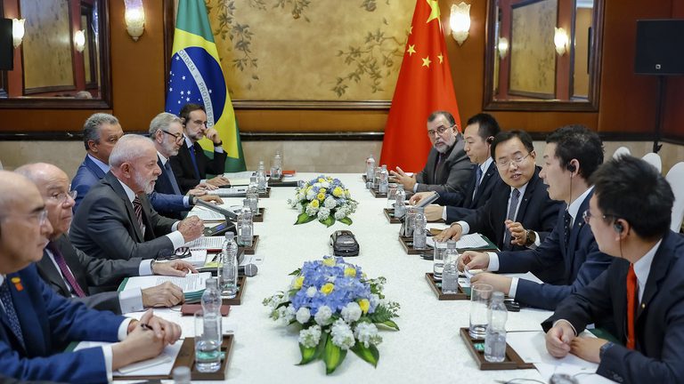 lula_mesa_china.jpg