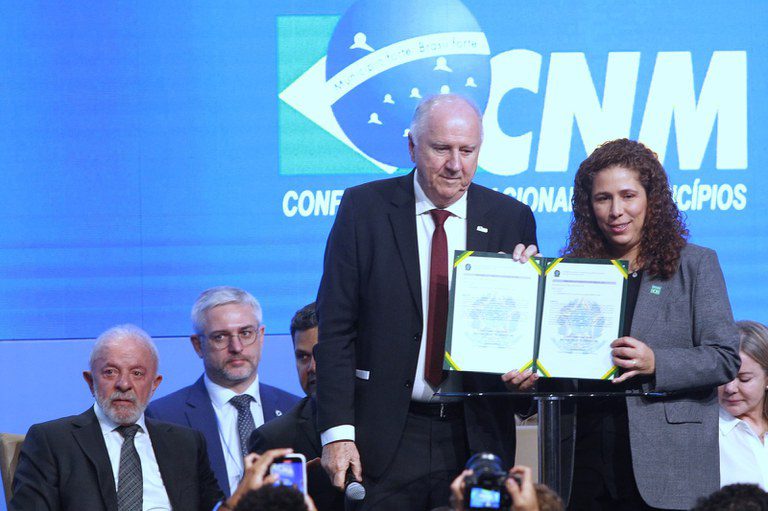 Governo Federal oficializa venda de imóvel da União à CNM e reforça compromisso com municípios Governo Federal oficializa venda de imóvel da União à CNM e reforça compromisso com municípios