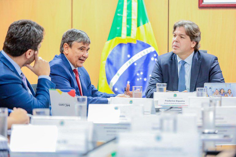 MDS e MCom debatem plano para levar internet de qualidade a equipamentos do SUAS MDS e MCom debatem plano para levar internet de qualidade a equipamentos do SUAS
