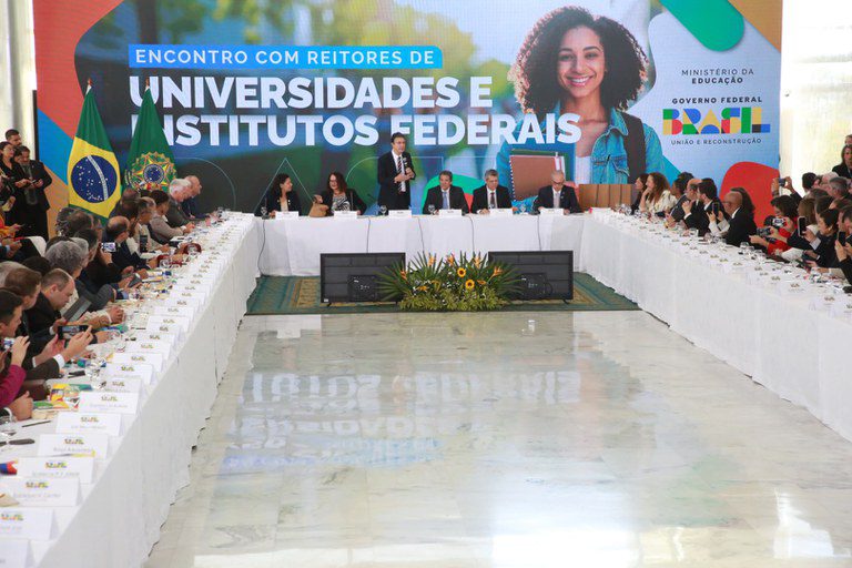 Em encontro com reitores, MEC anuncia recursos para universidades e institutos federais Em encontro com reitores, MEC anuncia recursos para universidades e institutos federais
