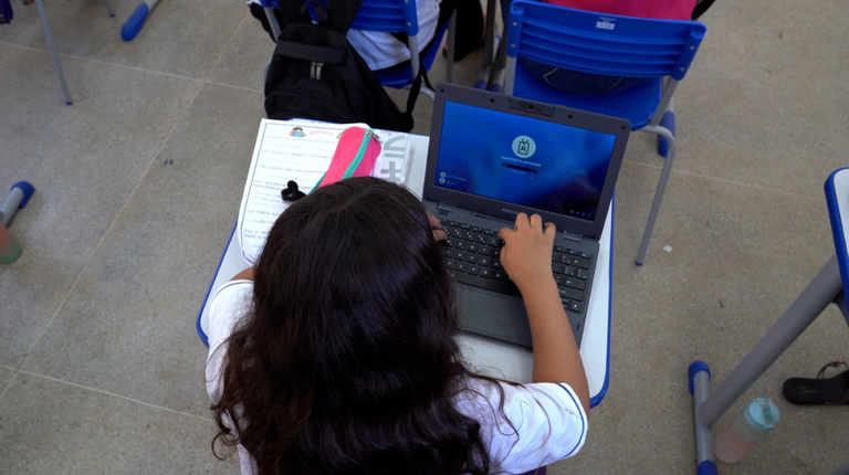 Governo dá mais um passo para ampliar o acesso à internet nas escolas públicas Governo dá mais um passo para ampliar o acesso à internet nas escolas públicas