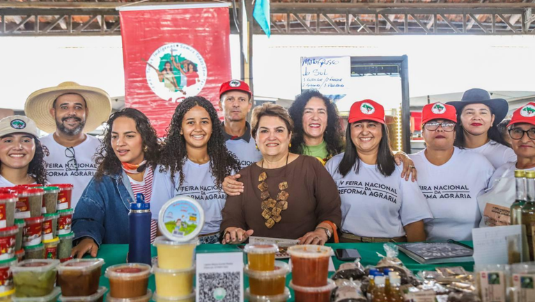 Em feira da reforma agrária, ministra das Mulheres destaca papel do MST na defesa do clima Em feira da reforma agrária, ministra das Mulheres destaca papel do MST na defesa do clima