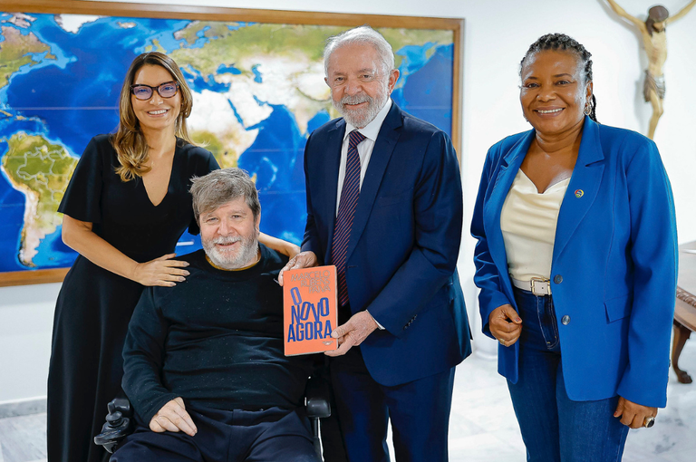Marcelo Rubens Paiva, autor de 'Ainda Estou aqui', foi recebido por Lula, Janja e Margareth Menezes Marcelo Rubens Paiva, autor de 'Ainda Estou aqui', foi recebido por Lula, Janja e Margareth Menezes