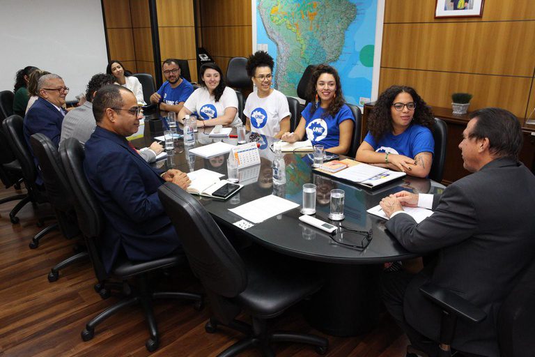 Luiz Marinho debate trabalho digno para a juventude com representantes da UNE Luiz Marinho debate trabalho digno para a juventude com representantes da UNE