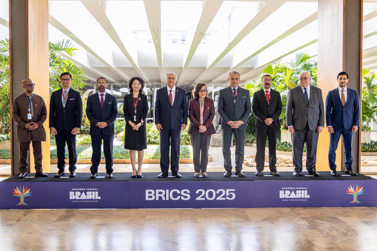 Ministros de comércio dos Brics defendem fortalecimento do multilateralismo Ministros de comércio dos Brics defendem fortalecimento do multilateralismo