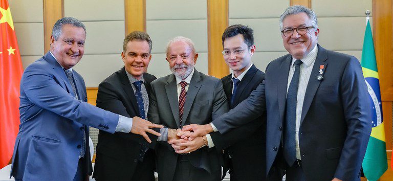 Na China, Governo fecha acordos para produzir vacinas, medicamentos e hospital inteligente no Brasil Na China, Governo fecha acordos para produzir vacinas, medicamentos e hospital inteligente no Brasil