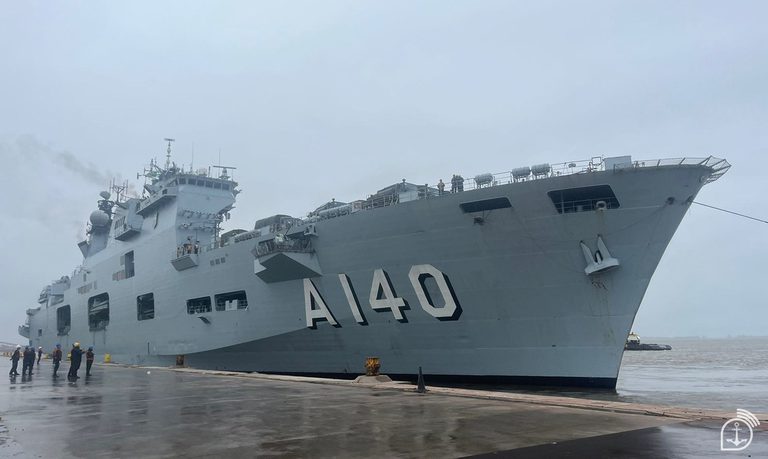 Navio Marinha.jpg Navio Marinha.jpg