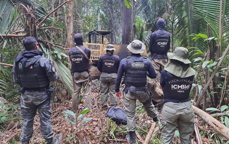 Operação apreende R$ 2,8 mi em bens utilizados para crimes ambientais em unidades de conservação de Rondônia Operação apreende R$ 2,8 mi em bens utilizados para crimes ambientais em unidades de conservação de Rondônia