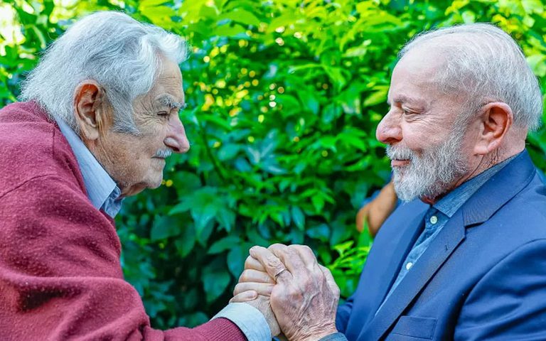 Lula, sobre Mujica: 'Sua vida foi um exemplo de que a luta política e a doçura podem andar juntas' Lula, sobre Mujica: 'Sua vida foi um exemplo de que a luta política e a doçura podem andar juntas'
