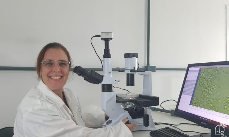 Pesquisadora da Marinha é premiada por estudo que busca compostos marinhos contra o câncer Pesquisadora da Marinha é premiada por estudo que busca compostos marinhos contra o câncer