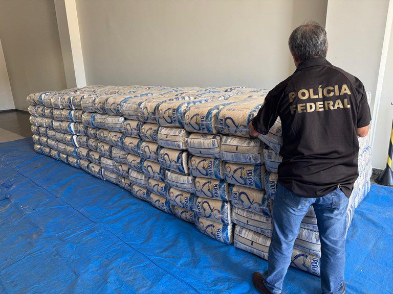 Polícia Federal doa 8 toneladas de arroz apreendidos durante ação policial em Goiás Polícia Federal doa 8 toneladas de arroz apreendidos durante ação policial em Goiás