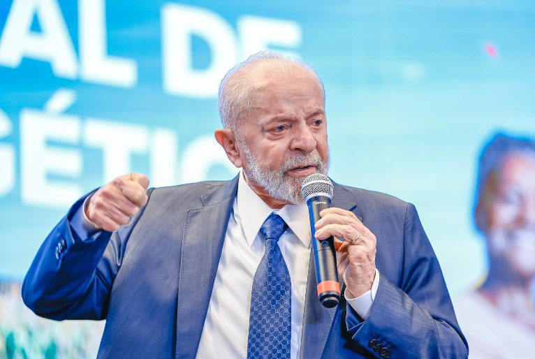 No Paraná, Lula participa da criação de assentamento que beneficia 450 famílias No Paraná, Lula participa da criação de assentamento que beneficia 450 famílias