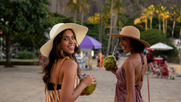 Turistas estrangeiros injetaram quase R$ 4 bilhões na economia do País em abril Turistas estrangeiros injetaram quase R$ 4 bilhões na economia do País em abril