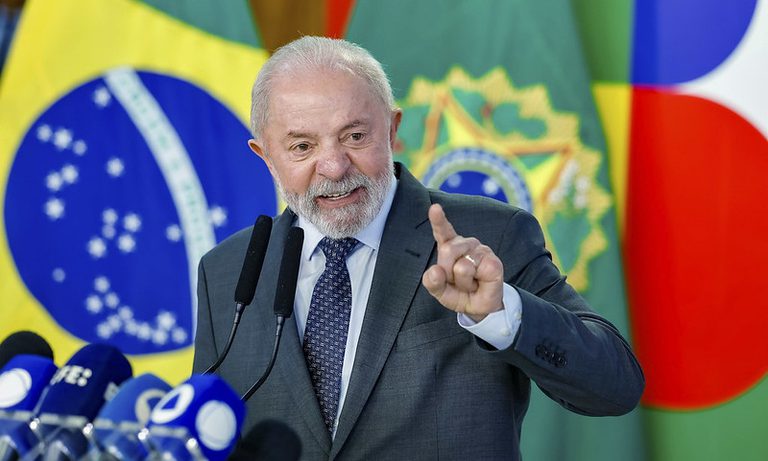 ‘Os aposentados precisam ser ressarcidos e vamos ressarci-los’, diz presidente ‘Os aposentados precisam ser ressarcidos e vamos ressarci-los’, diz presidente