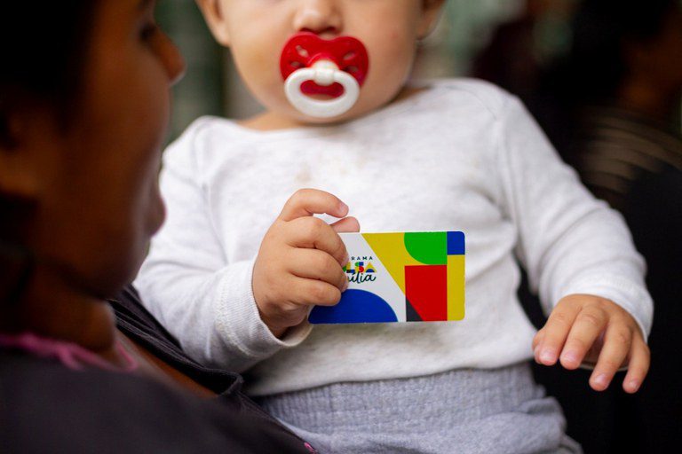 Bolsa Família chega a 20,5 milhões de lares a partir desta segunda (16) Bolsa Família chega a 20,5 milhões de lares a partir desta segunda (16)